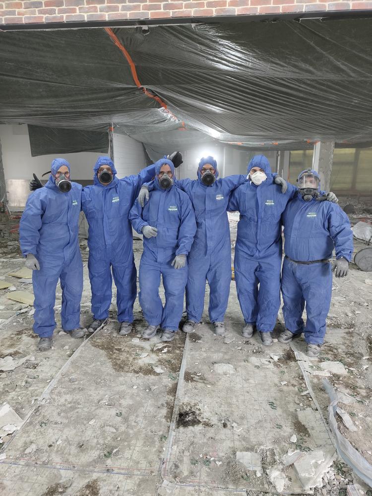 SOMO ABBRUCH STUTTGART Asbestsanierung – das SOMO-Team in Schutzausrüstung