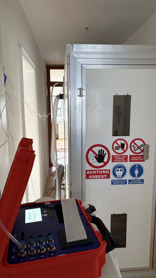 SOMO ABBRUCH STUTTGART Bohren in asbesthaltige Bekleidung